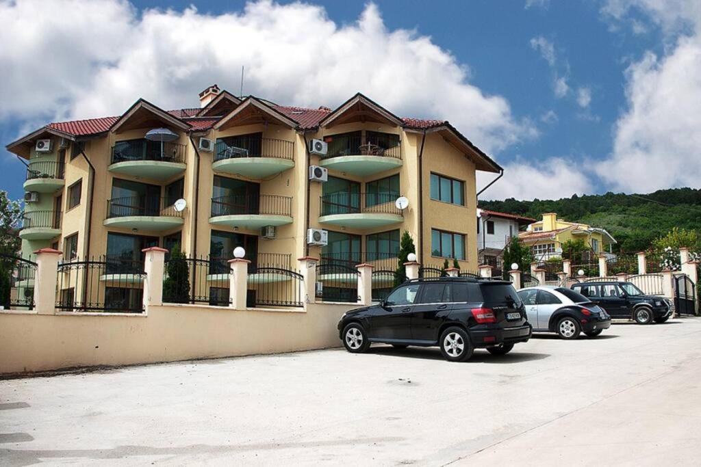 Luxury Seaview 2-Bedroom Apartments Blue Elephant Balchik Exterior foto